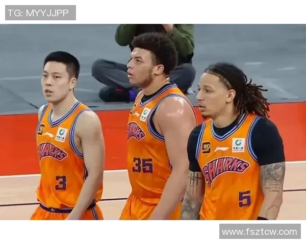 上海篮球队个人能力引发热议球迷对球员表现的不同看法分析 上海篮球队个人能力引发热议球迷对球员表现的不同看法分析